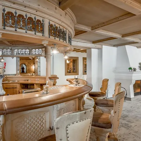 ホテル Wellness & Alpenhof 4*