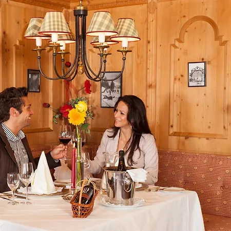 ホテル Wellness & Alpenhof